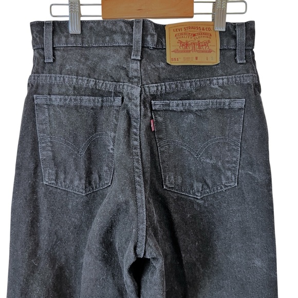 90’s Vintage Levi’s 551 Relaxed Fit Tapered Leg Black Wash Jeans size 6 short - Picture 11 of 13